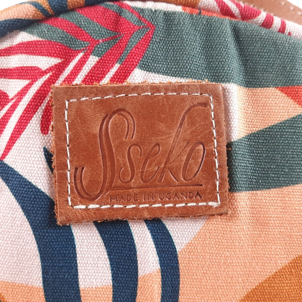 Sseko Uganda Circle Crosabody Bag Artisan Tropical Leather Canvas Graphic Round View 4